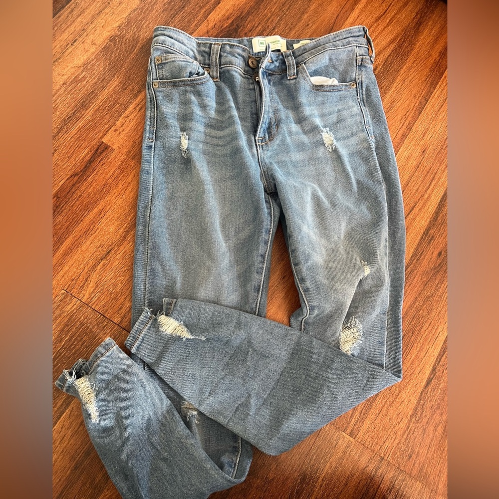Distressed skinny jeans